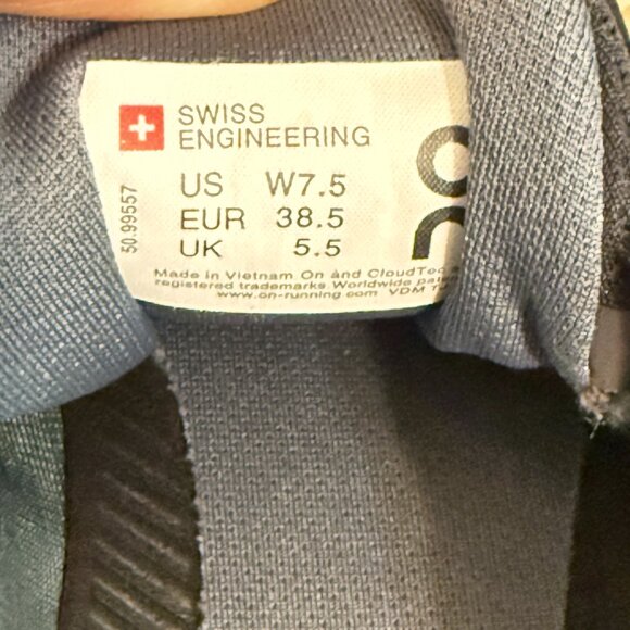 $169 Authentic ON Running Swiss Engineering Women's Black Sneakers Sz.7.5 - Picture 2 of 12